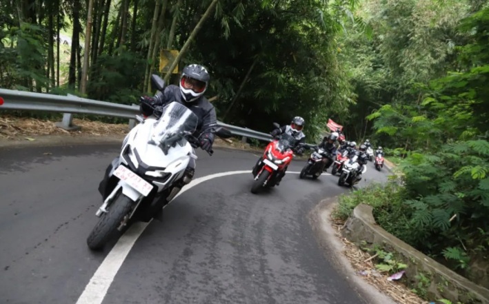 TOURING: Berkendara dengan model jalan menanjak, butuh keahlian khusus.