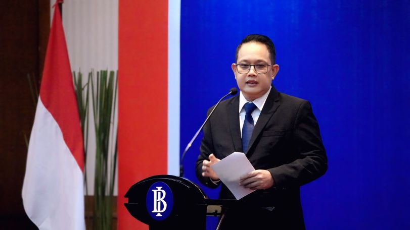 PIDATO: Sekdaprov Jatim Adhy Karyono memberikan sambutan di acara Upacara Pengukuhan Kepala Perwakilan Bank Indonesia Jawa Timur d Kantor Perwakilan Bank Indonesia Jatim di Surabaya, Rabu (28/5/2025).