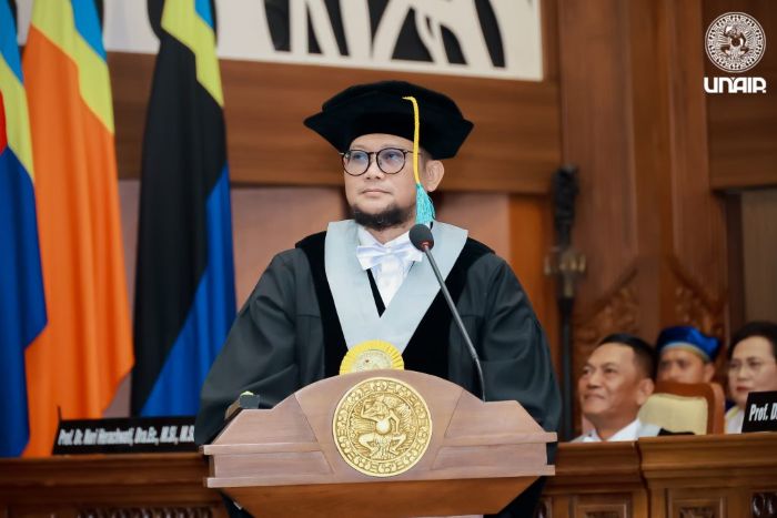 Guru Besar FEBUnair Prof. Dr. Gancar Premananto