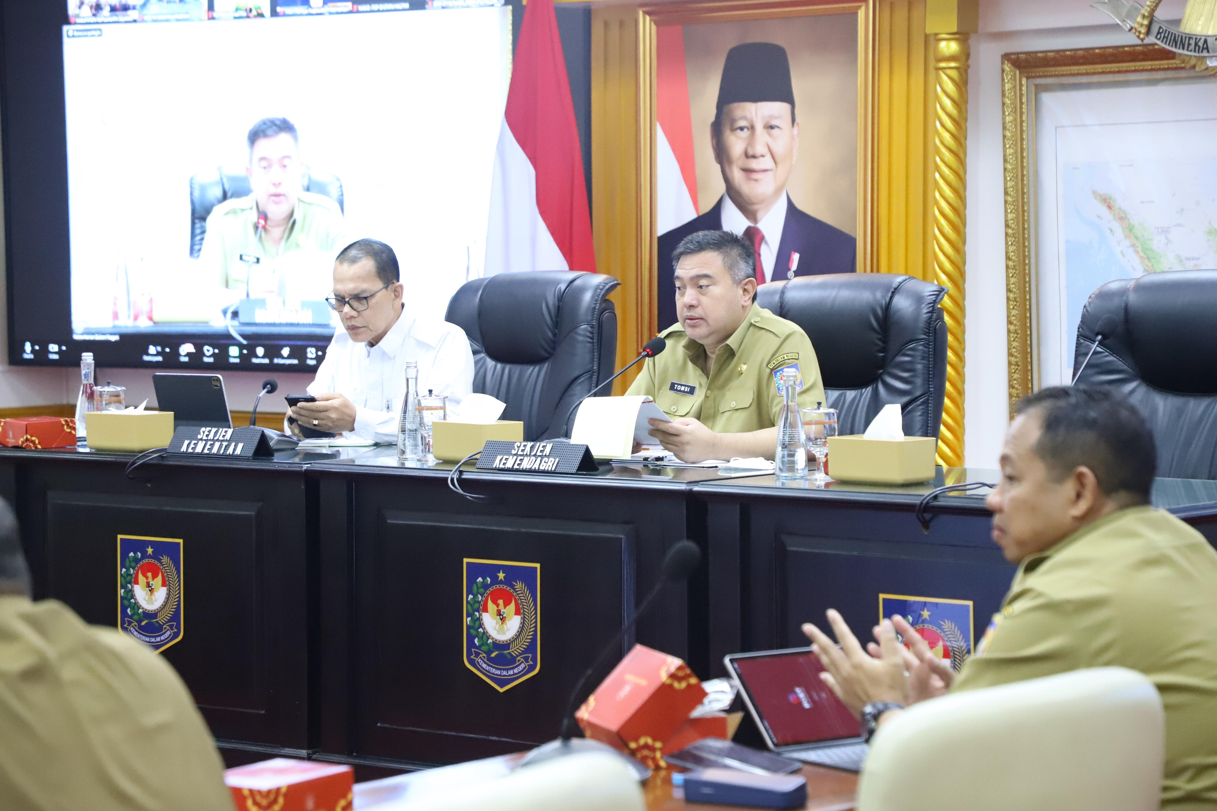 SERIUS: Rapat Koordinasi Percepatan Swasembada Pangan Menghadapi Musim Kemarau 2025 yang digelar secara hybrid di Kantor Pusat Kemendagri, Jakarta, Selasa (3/6/2025).