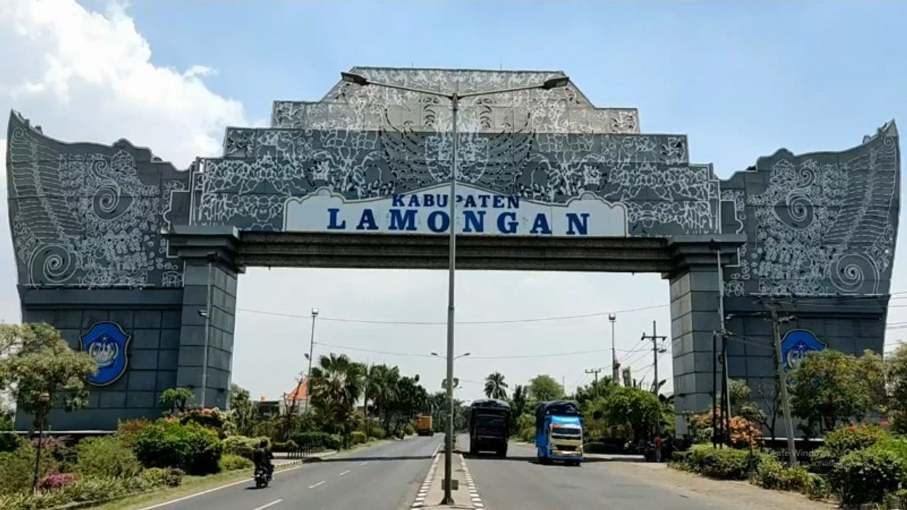 SELAMAT DATANG: Salah satu tugu selamat datang bisa kita temui saat masuk Kabupaten Lamongan.