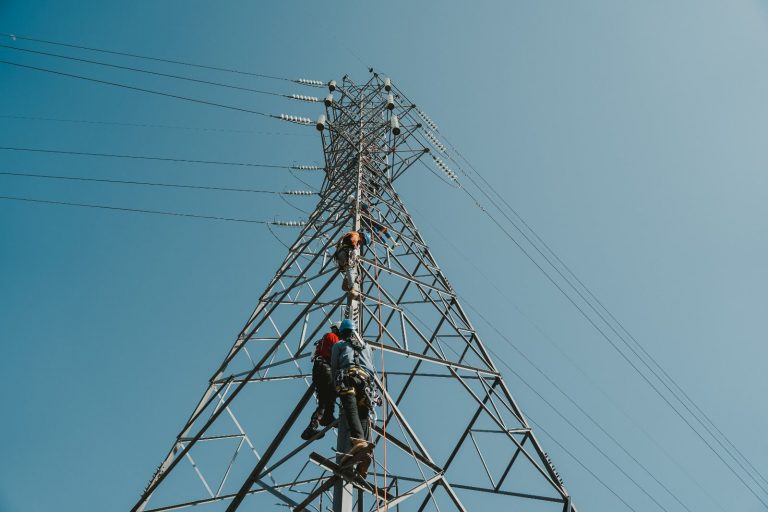 PEMBANGKIT: PLN siap membangun Green Super Grid sepanjang 47.758 kms untuk menghubungkan pembangkit EBT ke gardu induk PLN