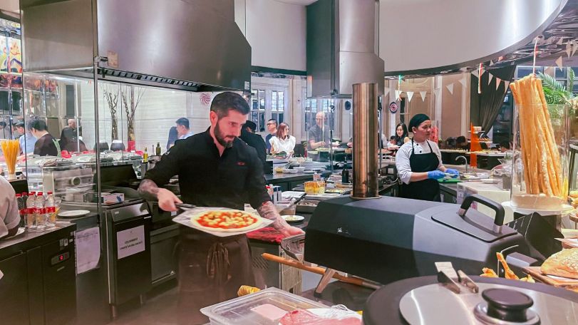 MERIAH: Perayaan "Italian Day" dalam konteks perayaan makan malam, adalah sebuah acara yang menyajikan hidangan khas Italila didampingi live music bernuansa Italia, dan suasana yang meriah.