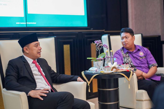KEREN: Wali Kota Surabaya Eri Cahyadi bersama Federasi Serikat Pekerja (FSP) Parekraf bakal menggelar Festival Soto Nusantara pada 13&ndash;15 Juni 2025 di Alun-Alun Surabaya.
