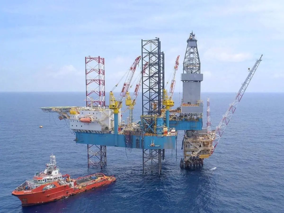 LEPAS PANTAI: Tahun 2024 PHE bukukan produksi minyak dan gas bumi di atas 1 juta barel.