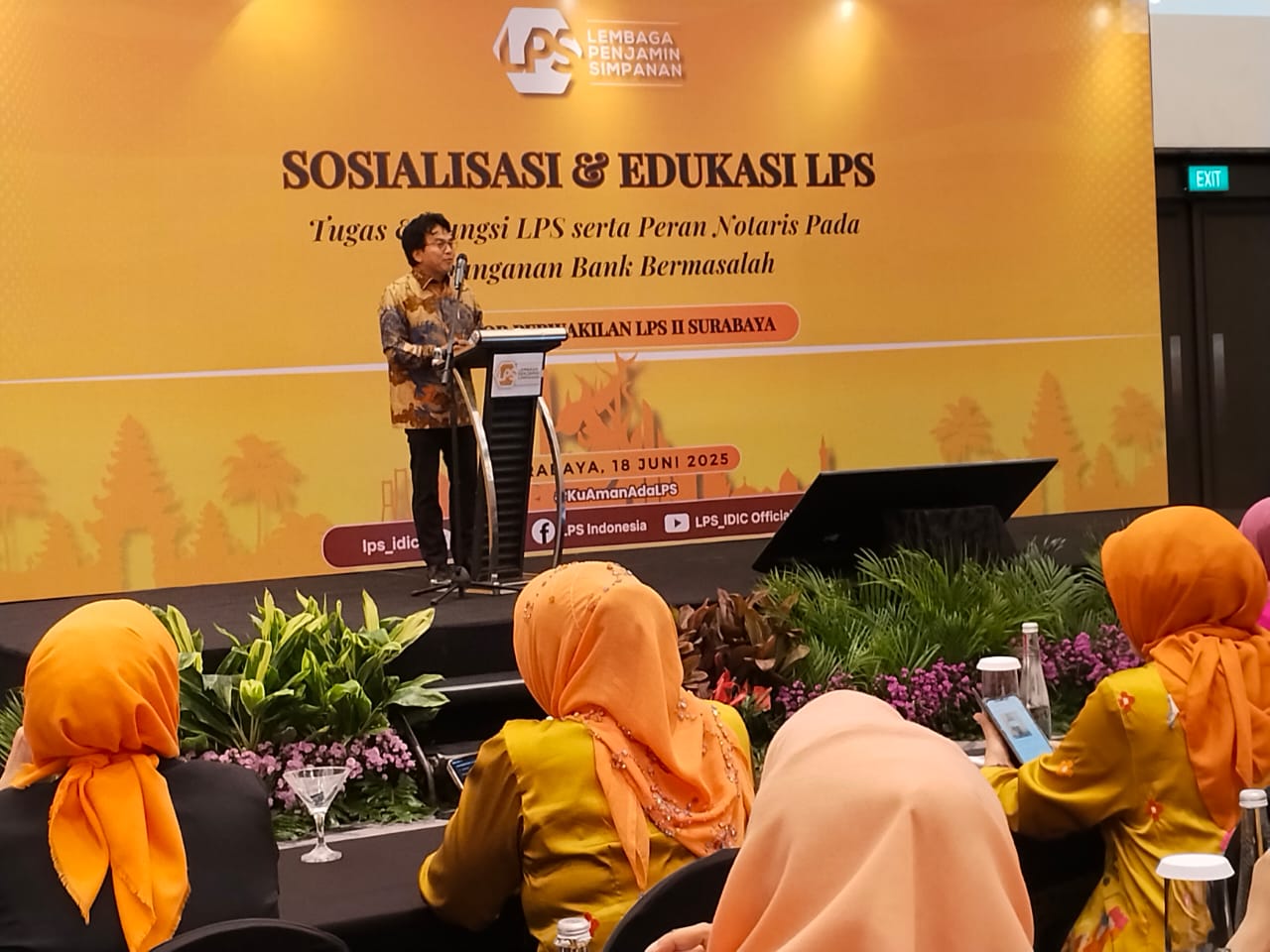 EDUKASI: Direktur Eksekutif Hukum LPS, Ary Zulfikar memberi sambutan di acara sosialisasi dan edukasi bersama Kelompencapir di Hotel Sheraton Surabaya, Rabu (18/6).