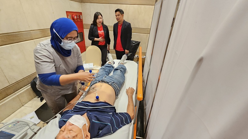 HADIR: Chief Marketing Officer Generali Indonesia Elia C. Wijaya dan Regional Agency Sales Head Juio L Leba  di acara Generali Health Cities di Surabaya, Jumat (20/6).