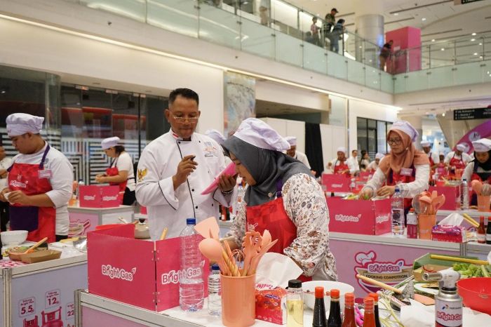 SERIUS: Penjurian Bright Gas Cooking Competition (BGCC) yang diselenggarakan di Surabaya, tepatnya di East Rotunda Atrium Grand Floor Grand City.