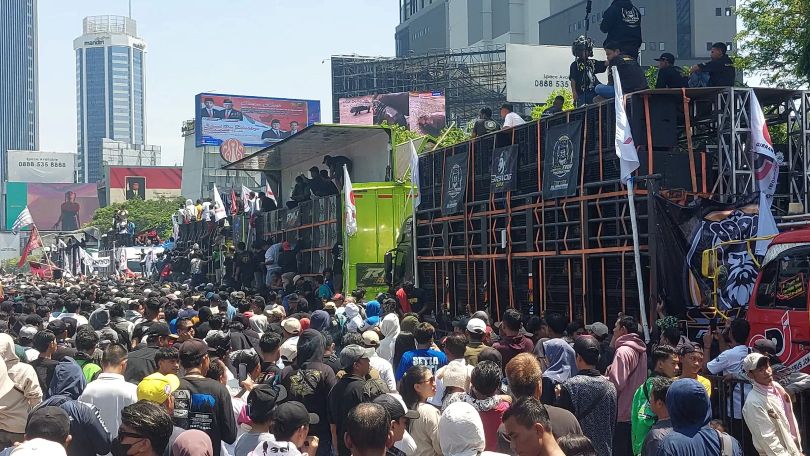 MELENGGANG: Sound horeg menggunakan sistem audio besar yang menghasilkan suara sangat keras dan menggelegar, biasa digunakan untuk karnaval atau pawai.