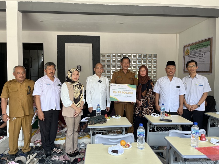 BERBAGI: Penyerahan bantuan TJSL PTPN I Regional 5 kepada Yayasan Yatim Kepodang Mandiri.