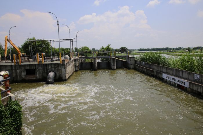 INFRASTRUKTUR: Di Surabaya, rumah pompa menjadi bagian penting dari sistem drainase perkotaan untuk mengatasi masalah genangan air saat musim hujan.