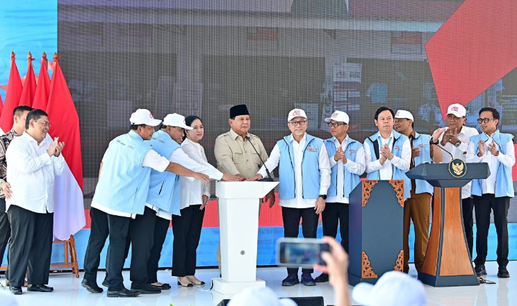 RESMI: Presiden Prabowo Subianto meresmikan peluncuran kelembagaan 80.081 Koperasi Desa/Kelurahan Merah Putih (KDMP/KKMP)  di Koperasi Desa Merah Putih Bentangan, Klaten.