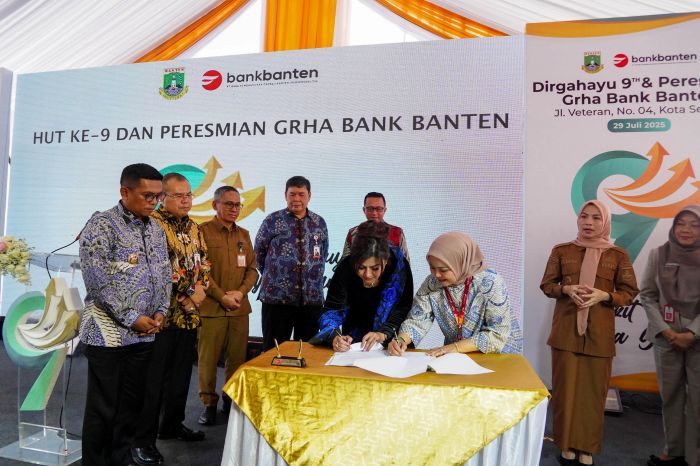 KOLABORASI: Bank Jatim dan Bank Banten secara resmi telah melakukan penandatanganan perjanjian kerja sama tentang Penyediaan Layanan Digital Non Aplication Programming Interface (Non API).