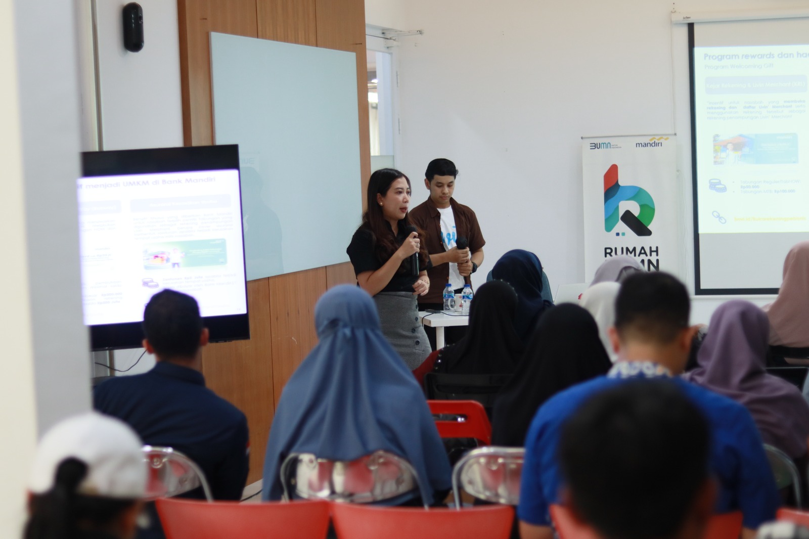 BERBAGI: Bank Mandiri terus mengakselerasi komitmennya mendorong pertumbuhan ekonomi kerakyatan melalui penguatan ekosistem UMKM nasional, salah satunya melalui inisiatif strategis Rumah BUMN (RB).