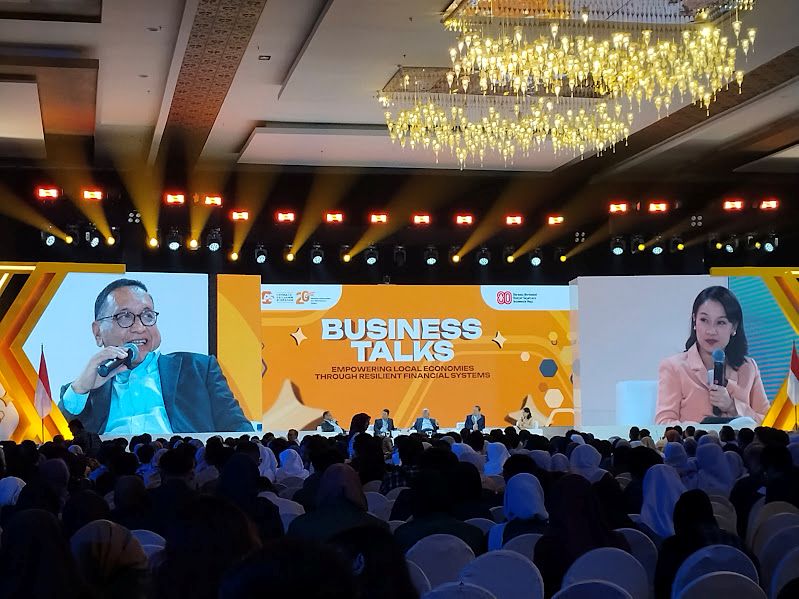 MERIAH: Anggota Dewan Komisioner LPS Bidang Penjaminan dan Resolusi Perbankan, Didik Madiyono dalam business talk yang dihelat di acara LPS Financial Festival di Dyandra Convention Center, Rabu (6/8).
