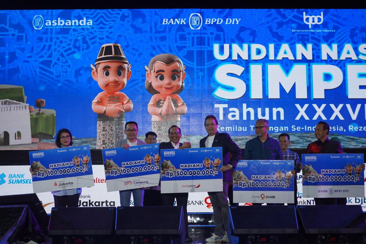 SELAMAT: Acara Undian Tabungan Simpeda Nasional Periode ke-1 Tahun XXXVI-2025 dengan total hadiah sebesar Rp 3 miliar di Candi Prambanan.