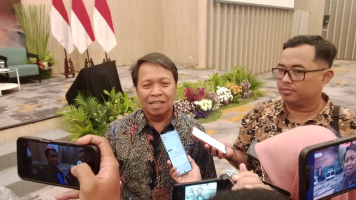DOORSTOP: Deputi Kepala Perwakilan Bank Indonesia Provinsi Jawa Timur M Noor Nugroho saat diwawancari media.