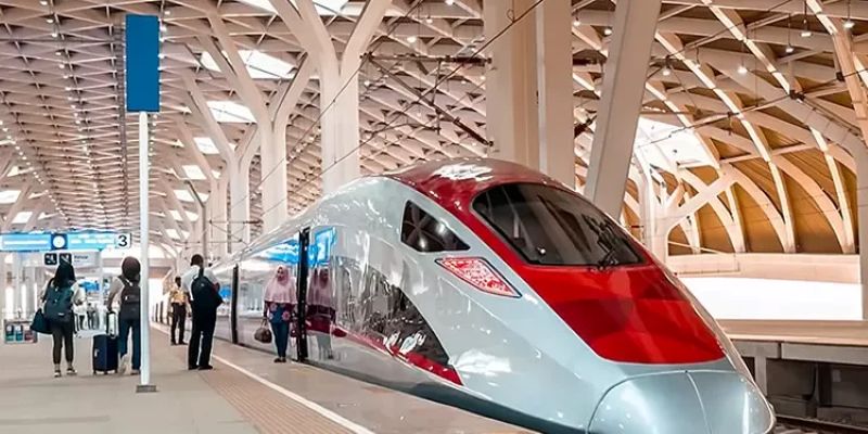 TUNGGU: Kereta cepat Whoosh mulai melayani rute Jakarta-Bandung di tahun 2023.