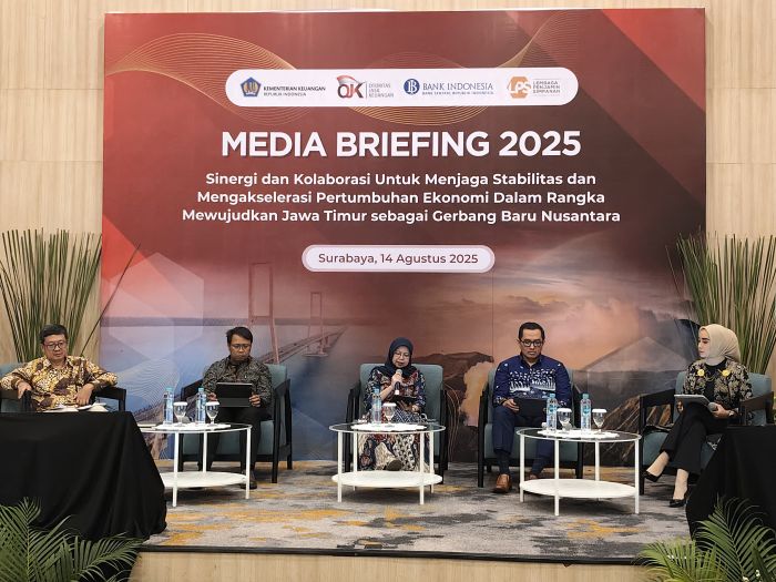SINERGI: Media Briefing dengan tema &ldquo;Sinergi dan Kolaborasi untuk Menjaga Stabilitas dan Mengakselerasi Pertumbuhan Ekonomi dalam Rangka Mewujudkan Jawa Timur sebagai Gerbang Baru Nusantara&rdquo;