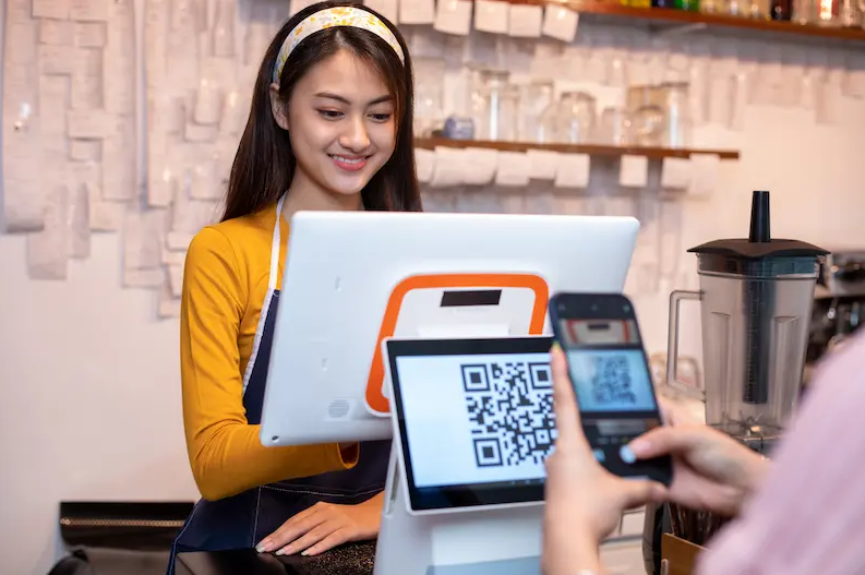 PEMBAYARAN DIGITAL: Transaksi menggunakan Quick Response Code Indonesian Standard (QRIS) semakin diminati karena mudah, efisien, dan cepat.