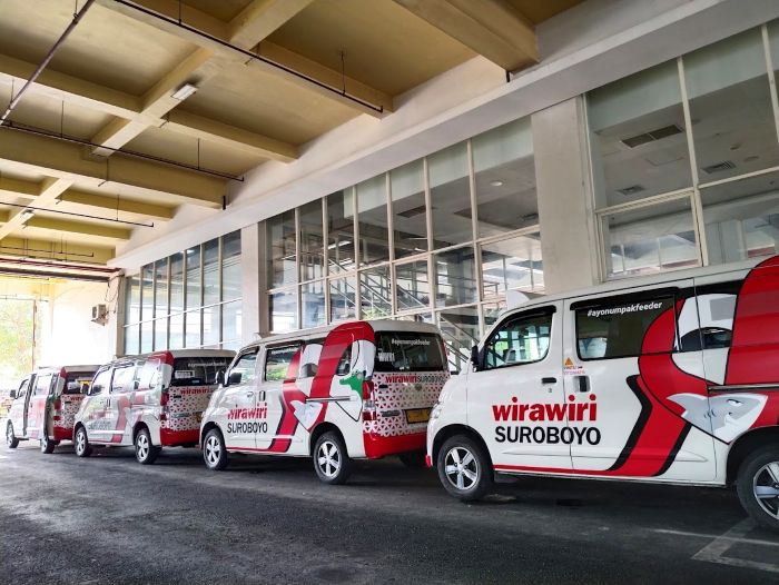 SUDAH SIAP: Sejumlah armada Wira Wiri antre menunggu giliran berangkat dari Terminal Intermoda Joyoboyo (TIJ) Surabaya.