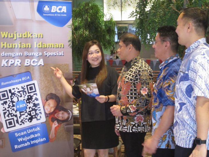 OPTIMIS TUMBUH: Dari kiri: Meliani Tjondro, Handy Weriko, Candra Kusuma dan Andryan Liputra menjelaskan penyaluran KPR BCA di 2025.
