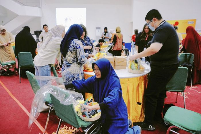SIBUK BELAJAR: UMKM dari 31 kecamatan di Kota Surabaya mengikuti pelatihan digital marketing di kantor Indosat, Kamis (21/8/2025).