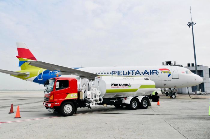 CATAT SEJARAH: Pertamina meluncurkan penerbangan perdana dengan bioavtur minyak jelantah (SAF) didukung penuh pemerintah, dorong dekarbonisasi aviasi dan kemandirian energi.