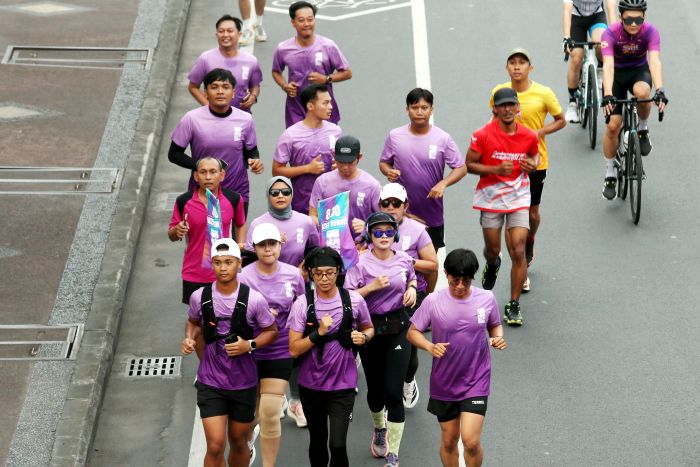 SEHAT BERSAMA: Sekitar 150 runner mengikuti Sunday Morning Run in Surabaya, Minggu (24/8/2025).