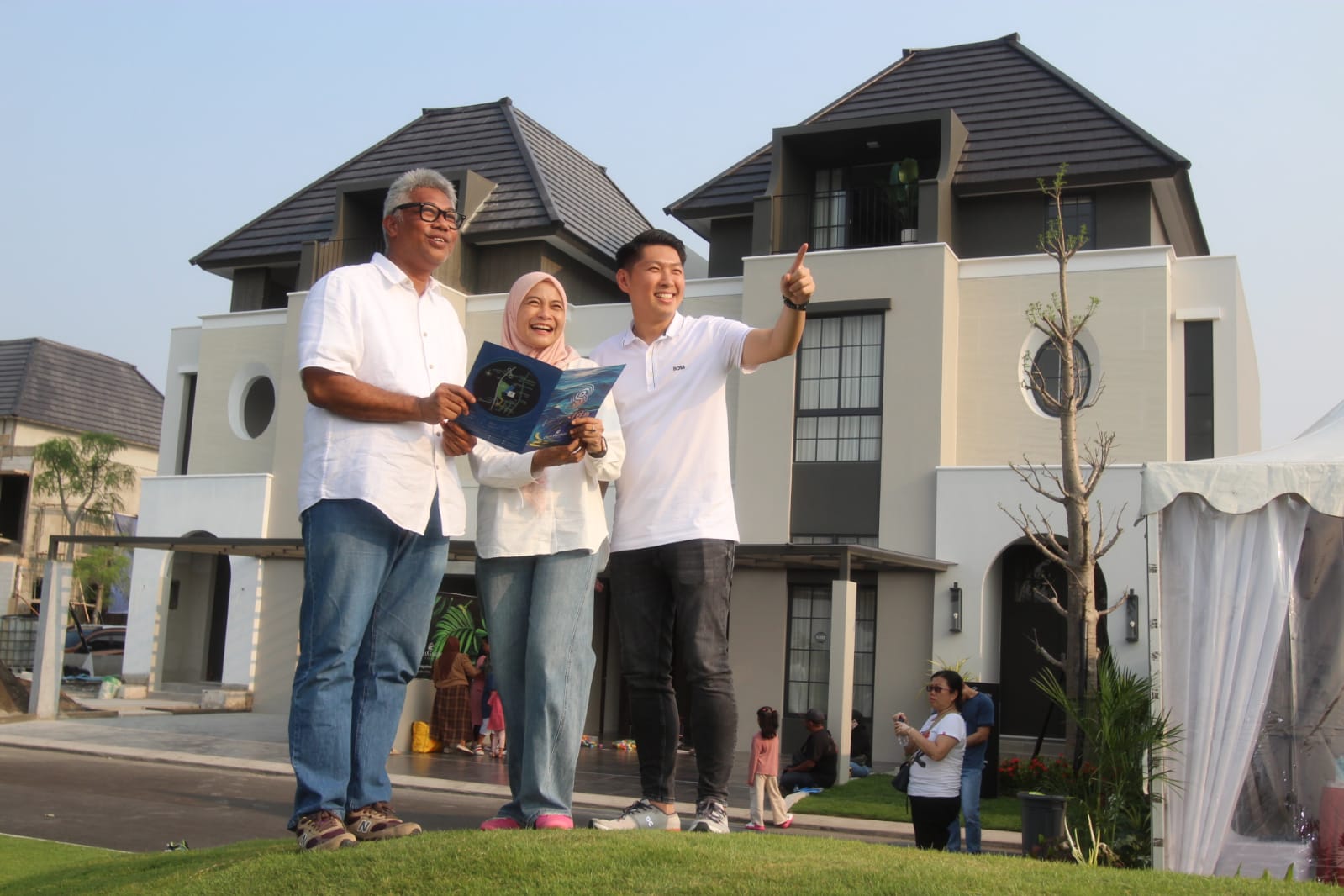 TIPE PREMIUM: Agung Krisprimandoyo, Feby Herawaty dan Kevyn Hadianto menjelaskan tipe Fontana di klaster Lakeside, CitraGarden dirilis untuk menjawab demand hunian premium yang terus bertumbuh.