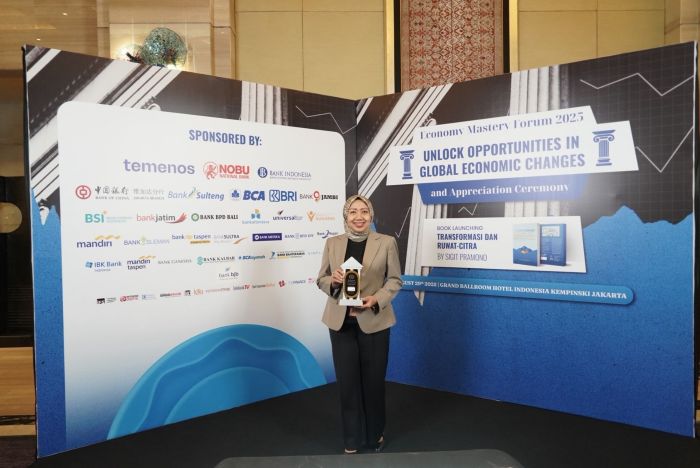 PRESTASI: Bank Jatim meraih penghargaan The Best Bank in Credit Expansion - KBMI 2 dan Yearly Excellent Performance Bank.