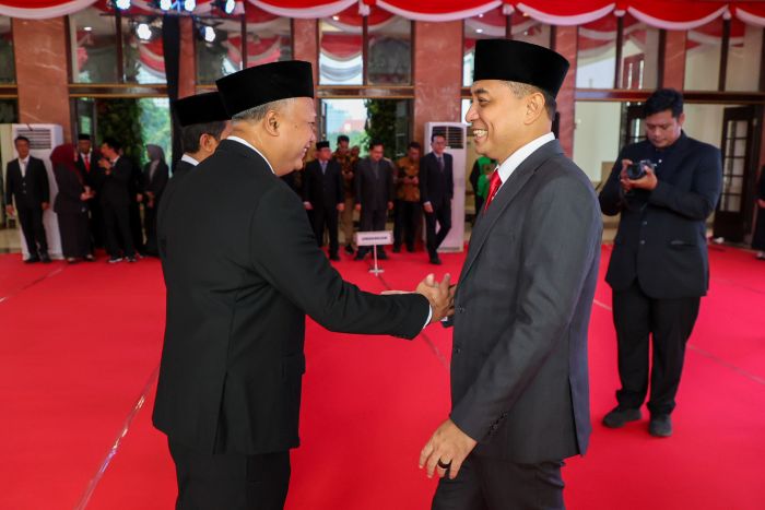 KOMPAK: Wali Kota Surabaya Eri Cahyadi (kanan) Bersama Sekda Kota Surabaya Lilik Arijanto.