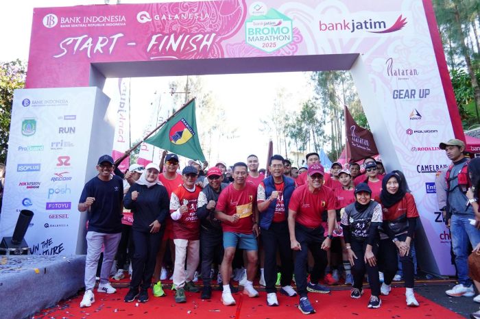 START: Bank Jatim Bromo Marathon 2025 yang diikuti lebih dari 2.000 pelari, sukses digelar di Plataran Bromo, Minggu (7/9/2025).