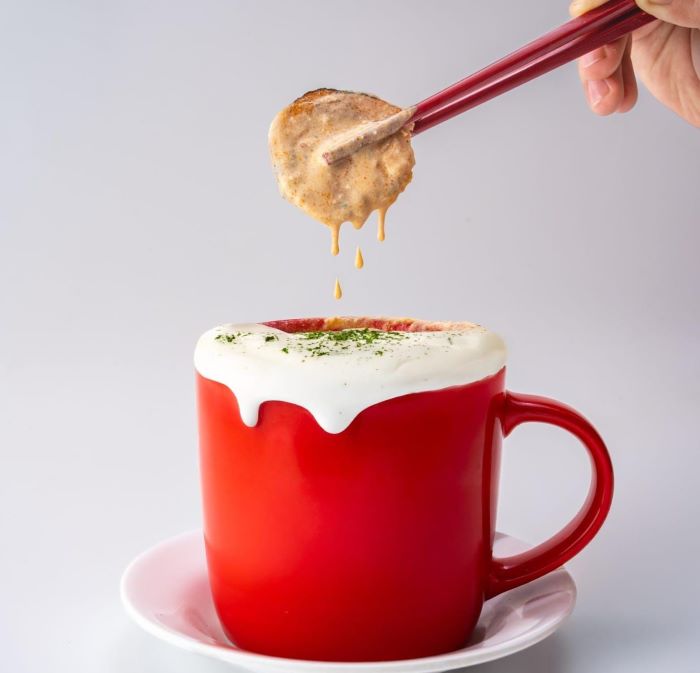 BEDA: Menikmati ramen dengan gaya beda lewat sajian anyar Ramen Cappuccino yang creamy, hangat, dan spicy.