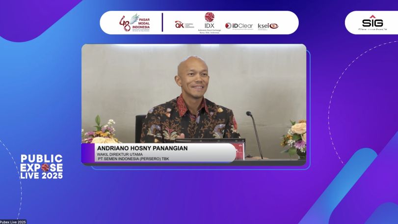 DARING: Wakil Direktur Utama SIG, Andriano Hosny Panangian memberikan paparan pada acara Public Expose Live 2025, Jumat (12/9/2025).
