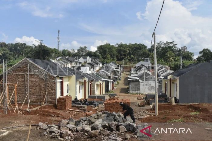 BANGUN: Rumah menjadi salah satu kebutuhan mendasar manusia.