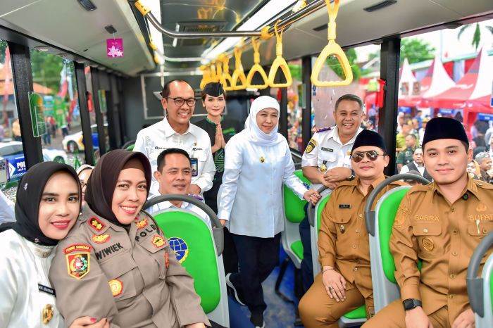 KOLABORASI: Peringati Hari Perhubungan Nasional, Gubernur Khofifah komitmen memperkuat konektivitas perhubungan laut, udara dan darat di Jawa Timur.