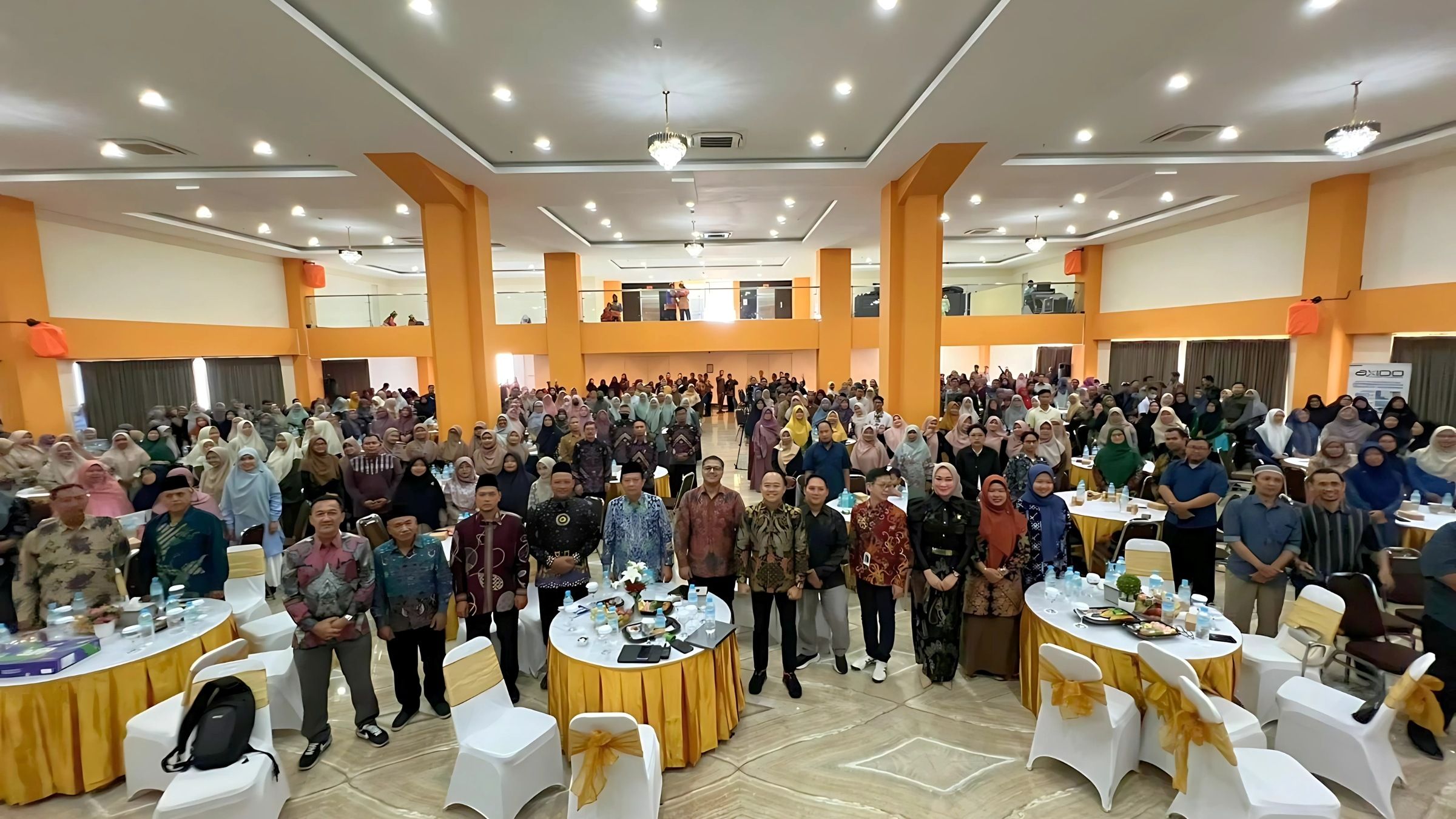SINERGI: Bersama Muhammadiyah, Axioo dan Intel mempercepat tranformasi digital pendidikan di EduTalk Surabaya 2025.