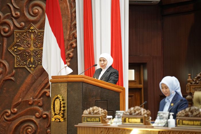 PIDATO: Gubernur Khofifah menyampaikan Nota Penjelasan terhadap Raperda usulan Pemerintah Provinsi Jawa Timur tentang Perubahan atas Peraturan Daerah Nomor 8 Tahun 2023