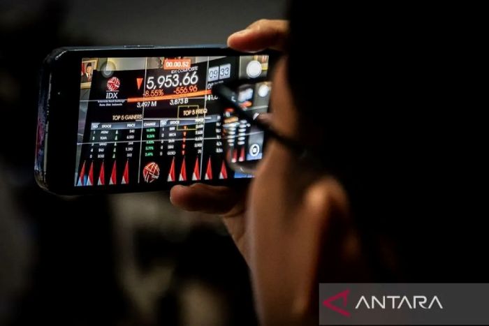 ILUSTRASI: Layar digital yang menampilkan pergerakan Indeks Harga Saham Gabungan (IHSG) di Bursa Efek Indonesia (BEI), Jakarta.