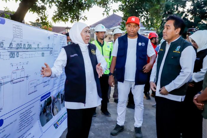 CEK: Gubernur Khofifah meninjau progres pelebaran jalan menuju standar di Ruas Jalan Buduan-Batas Kabupaten Bondowoso, Sabtu (27/9/2025).