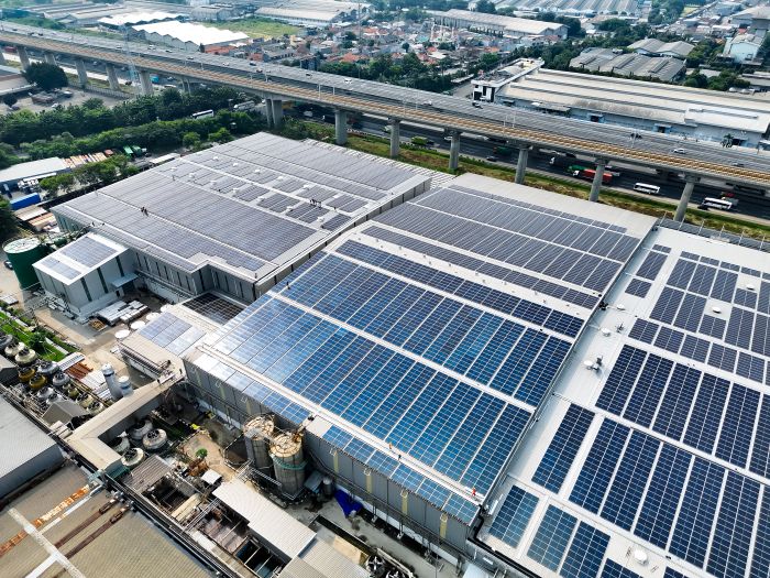 ENERGI BERSIH: Wings Group memasang PLTS Atap berkapasitas total 36 megawatt peak (MWp) di delapan pabrik yang tersebar di DKI Jakarta, Jawa Barat, dan Jawa Timur.