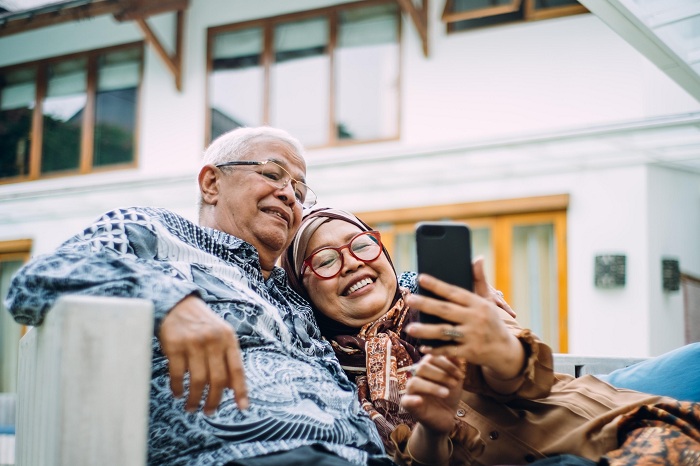 BAHAGIA: Masih banyak orang yang belum memahami bagaimana dolar Amerika Serikat dapat memberikan potensi keuntungan financial hingga usia tua.