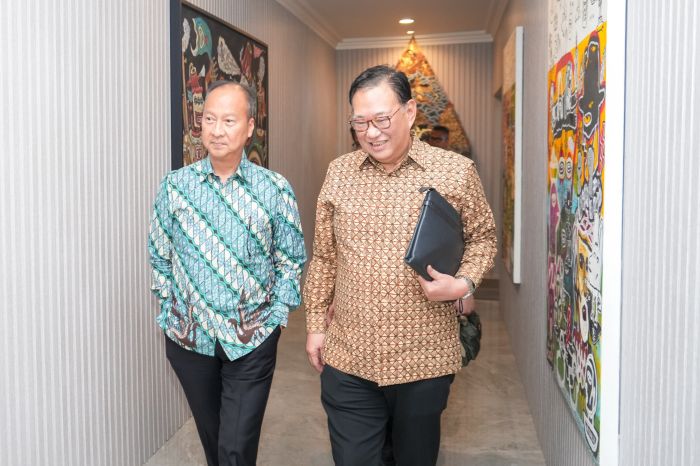 KOORDINASI: Menteri Perindustrian Agus Gumiwang Kartasasmita (kiri) menerima audiensi HIPKI yang dipimpin Ketua Harian Rudi Handywidjaja di Jakarta, beberapa waktu lalu .