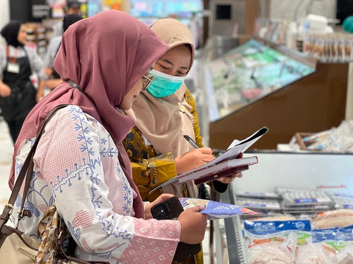 PANTAU: Kantor Kemenag Kota Semarang melalui Pengawas Jaminan Produk Halal (PJPH) berpartisipasi aktif dalam kegiatan pengawasan terpadu keamanan dan kehalalan pangan.