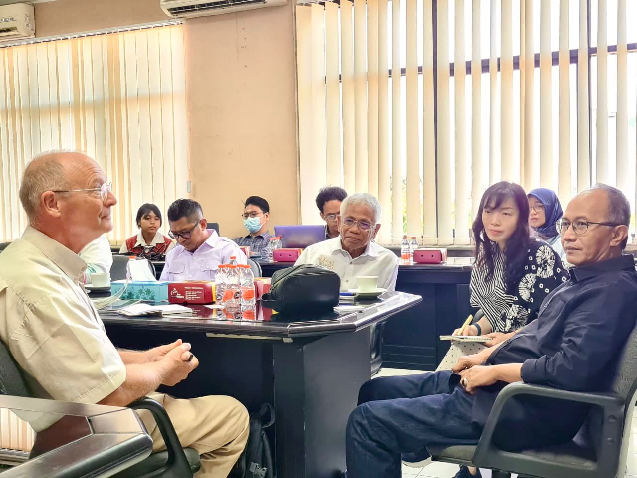 KERJA SAMA: Pertemuan pengusaha Jawa Timur bersama organisasi PUM Netherlands di Graha Kadin Jatim, Selasa (14/10/2025).