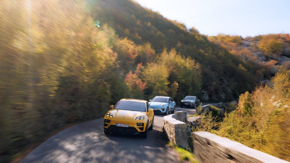 MEWAH: Porsche mencatat proporsi mobil sport bertenaga listrik capai sekitar 35 persen dari semua kendaraan yang dikirim ke pelanggan per September 2025 .
