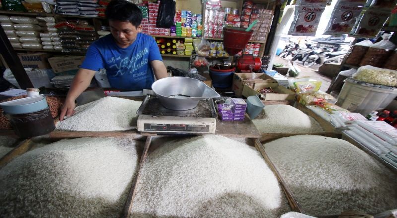 JUALAN: Pemerintah memprediksi surplus beras tahun ini capai 4 juta ton.