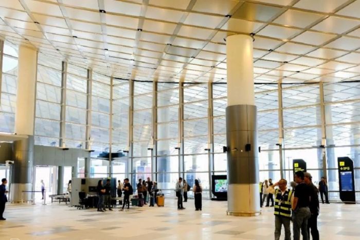 RAMAI: Suasana Bandara Dhoho Kediri sebelum henti operasional untuk penerbangan komersial pada Mei 2025.