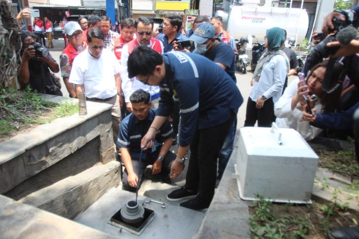 CEK: Pertamina Patra Niaga bersama Direktorat Jenderal Minyak dan Gas Bumi (Ditjen Migas) Kementerian ESDM dan Lemigas melakukan peninjauan langsung ke sejumlah SPBU di wilayah Jatim, Rabu (29/10).
